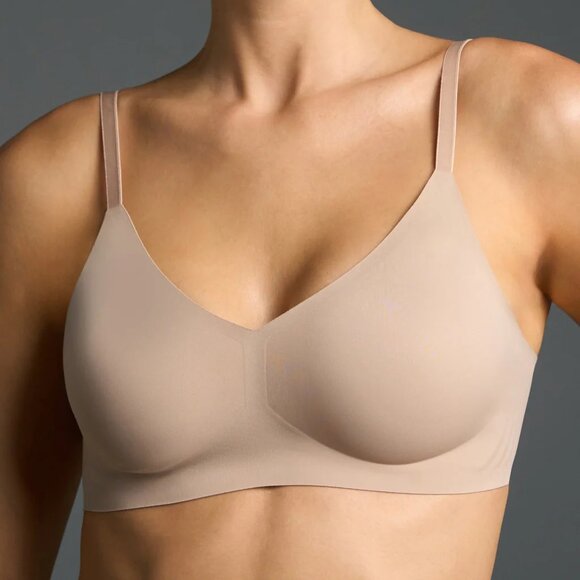 EBY Seamless Relief Bra M NEW Nude Beige Wireless Padded Adjustable Stretch - Picture 1 of 6